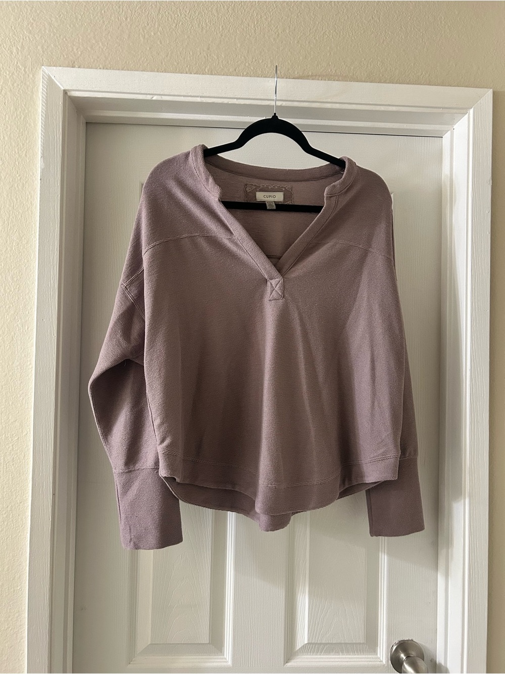 Cupio Dusty Mauve V-Neck Pullover Sweatshirt